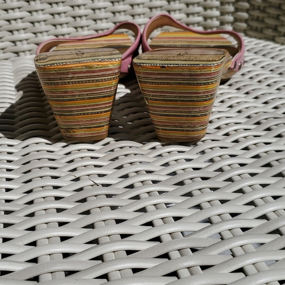 Vis a Vie sandals - Picture 2 of 9